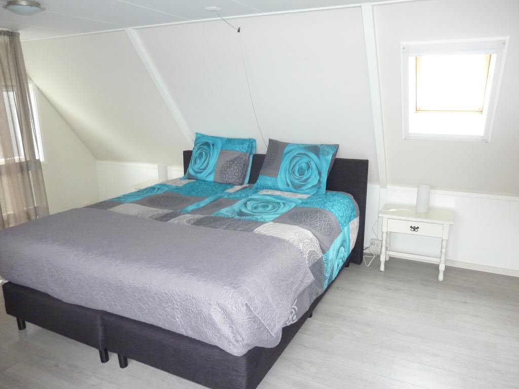 Earnewâld B&B It Lytshus الغرفة الصورة
